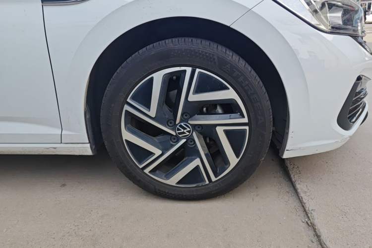 Used Volkswagen Sagitar 2023 300TSI DSG Excellence Edition Right Front Wheel Hub
