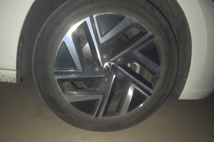 Used Volkswagen Sagitar 2023 300TSI DSG Excellence Edition Right Front Wheel Hub