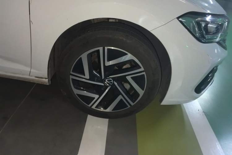 Used Volkswagen Sagitar 2023 280TSI DSG Beyond Lite Edition Right Front Wheel Hub