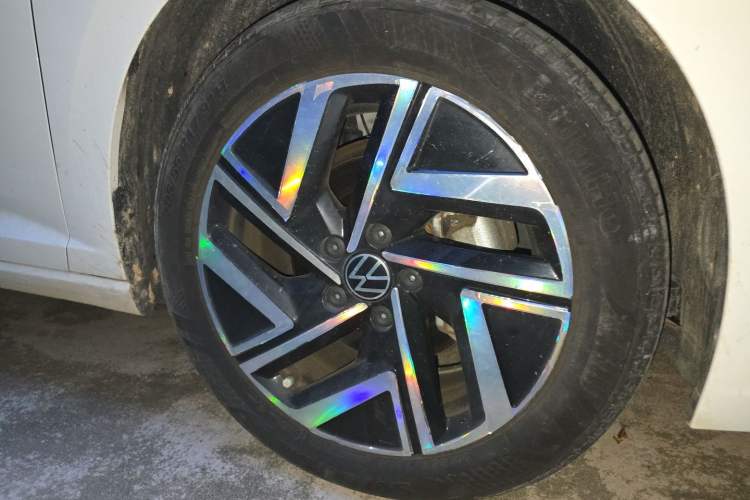 Used Volkswagen Sagitar 2023 300TSI DSG Excellence Edition Right Front Wheel Hub