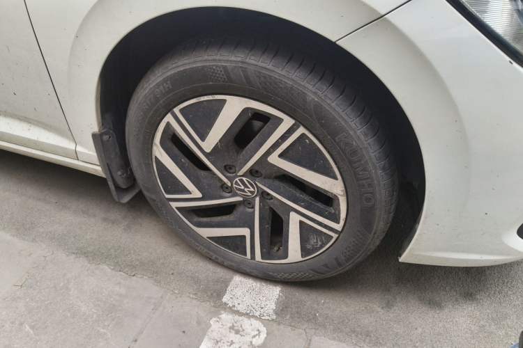 Used Volkswagen Sagitar 2023 200TSI DSG Excellence Edition Right Front Wheel Hub