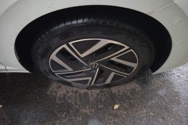 Used Volkswagen Sagitar 2023 300TSI DSG Excellence Edition Right Front Wheel Hub