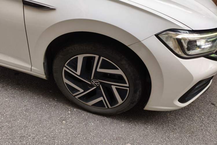 Used Volkswagen Sagitar 2023 280TSI DSG Excellence Plus Edition Right Front Wheel Hub