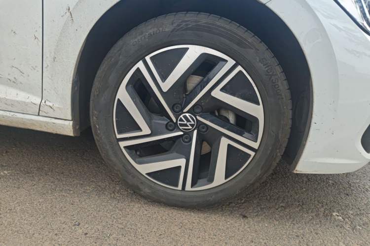 Used Volkswagen Sagitar 2023 300TSI DSG Excellence Edition Right Front Wheel Hub
