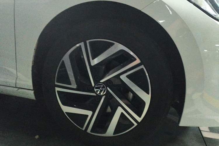 Used Volkswagen Sagitar 2023 280TSI DSG Beyond Lite Edition Right Front Wheel Hub