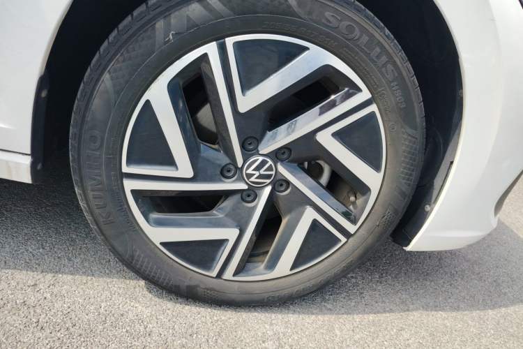 Used Volkswagen Sagitar 2023 300TSI DSG Excellence Edition Right Front Wheel Hub
