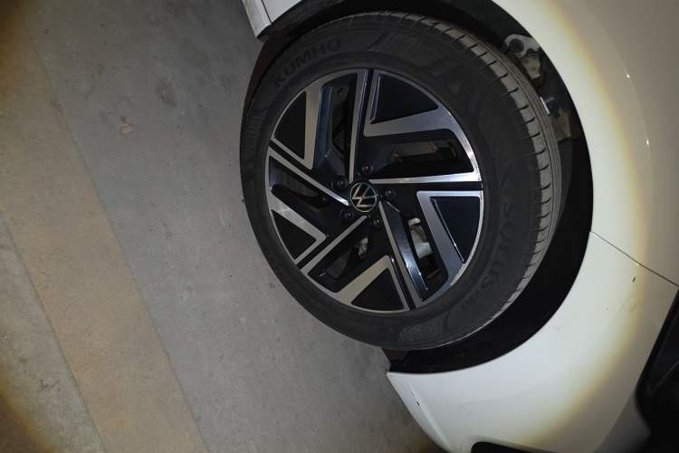 Used Volkswagen Sagitar 2023 280TSI DSG Excellence Edition Right Front Wheel Hub