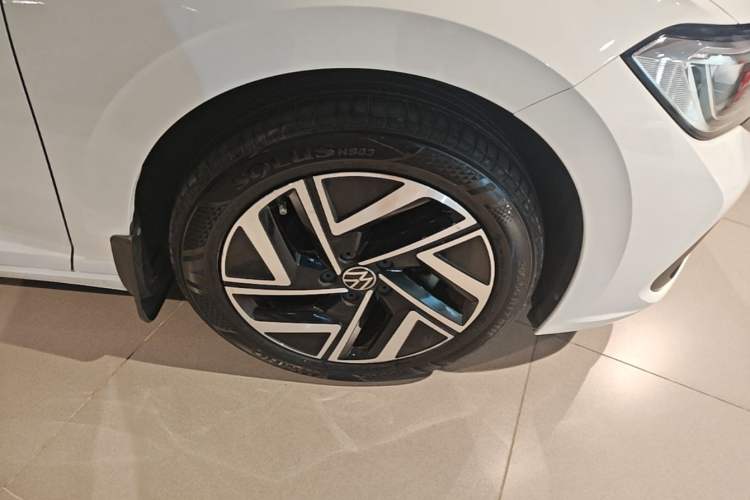 Used Volkswagen Sagitar 2023 300TSI DSG Excellence Edition Right Front Wheel Hub
