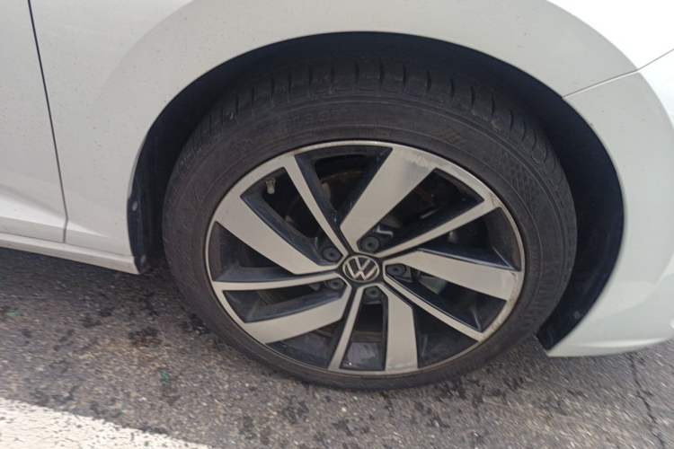 Used Volkswagen Sagitar 2023 300TSI DSG Excellence Edition Right Front Wheel Hub