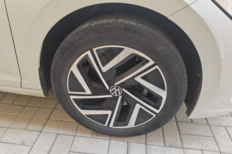 Used Volkswagen Sagitar 2023 280TSI DSG Excellence Edition Right Front Wheel Hub