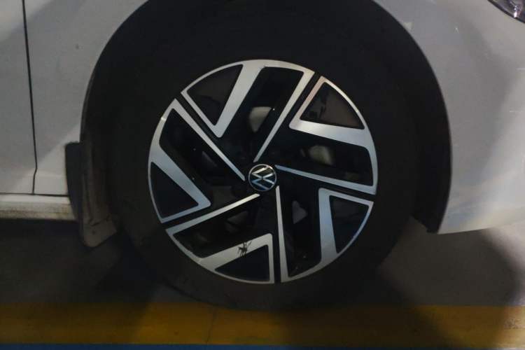 Used Volkswagen Sagitar 2023 280TSI DSG Excellence Edition Right Front Wheel Hub