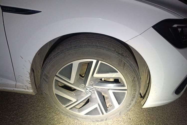 Used Volkswagen Sagitar 2023 280TSI DSG Beyond Lite Edition Right Front Wheel Hub