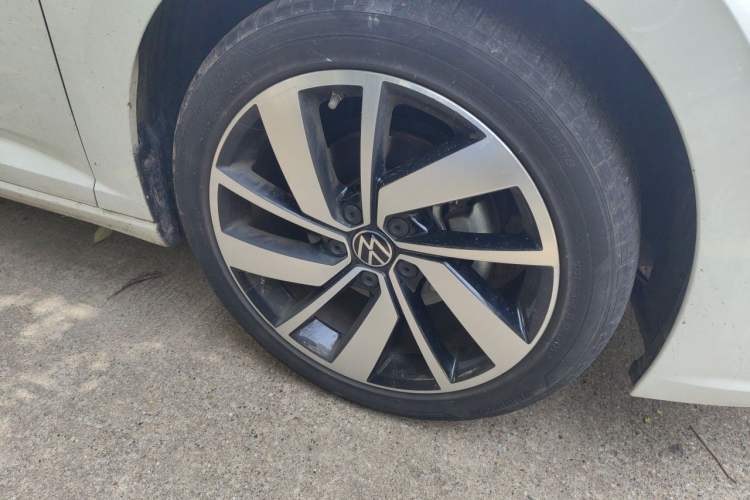 Used Volkswagen Sagitar 2023 300TSI DSG Excellence Edition Right Front Wheel Hub