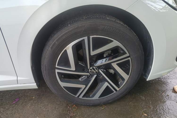 Used Volkswagen Sagitar 2023 300TSI DSG Excellence Edition Right Front Wheel Hub