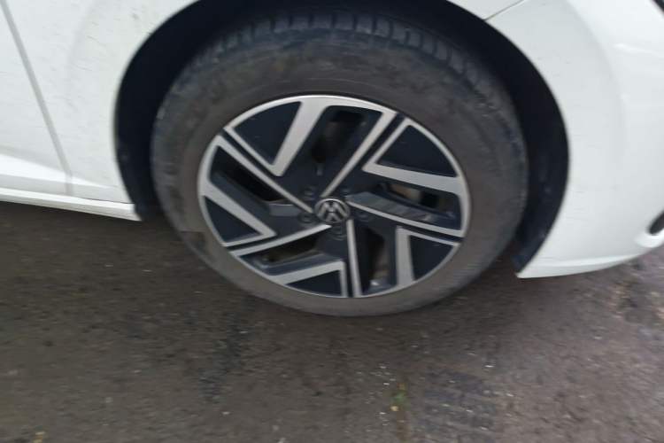 Used Volkswagen Sagitar 2023 280TSI DSG Excellence Edition Right Front Wheel Hub