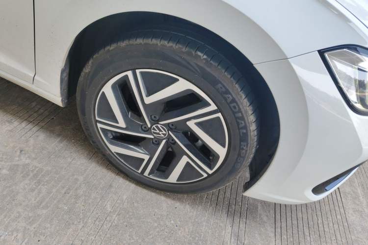 Used Volkswagen Sagitar 2023 280TSI DSG Excellence Edition Right Front Wheel Hub