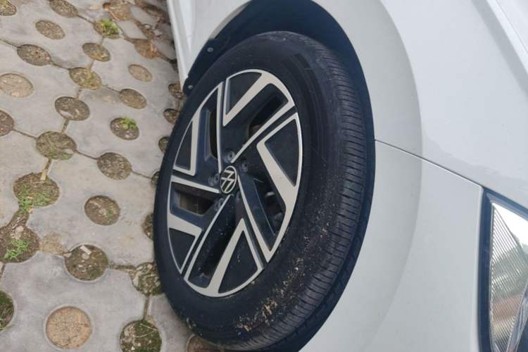 Used Volkswagen Sagitar 2023 300TSI DSG Excellence Edition Right Front Wheel Hub