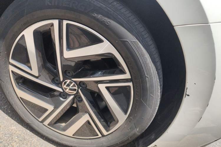 Used Volkswagen Sagitar 2023 300TSI DSG Excellence Edition Right Front Wheel Hub