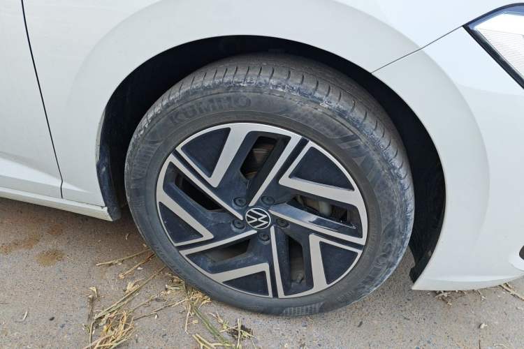 Used Volkswagen Sagitar 2023 300TSI DSG Excellence Edition Right Front Wheel Hub