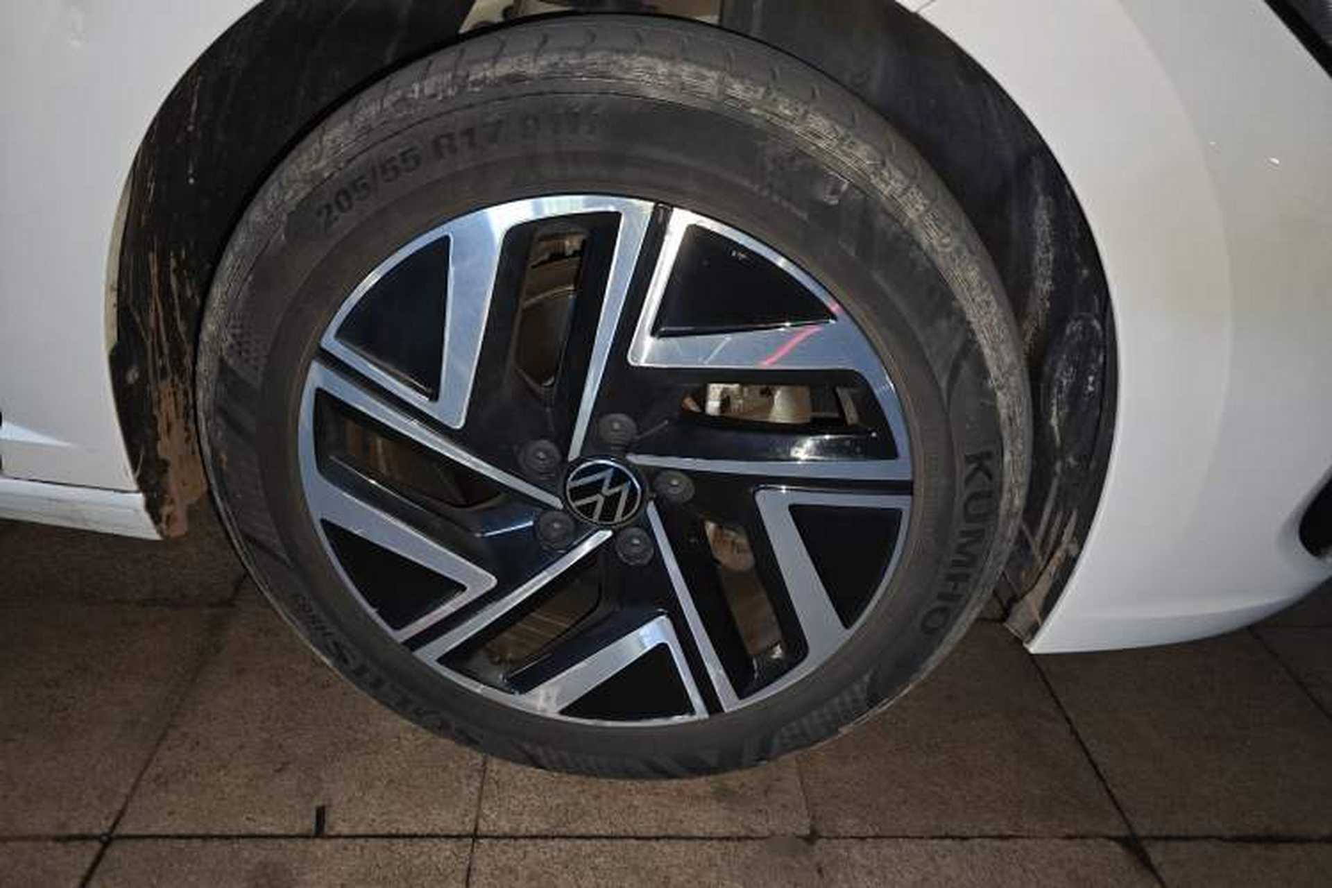 Used Volkswagen Sagitar 2023 280TSI DSG Excellence Plus Edition Right Front Wheel Hub