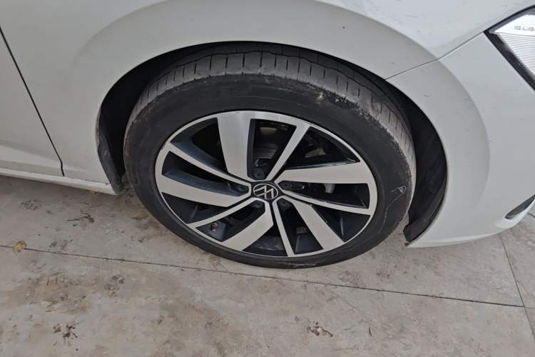 Used Volkswagen Sagitar 2023 300TSI DSG Excellence Edition Right Front Wheel Hub