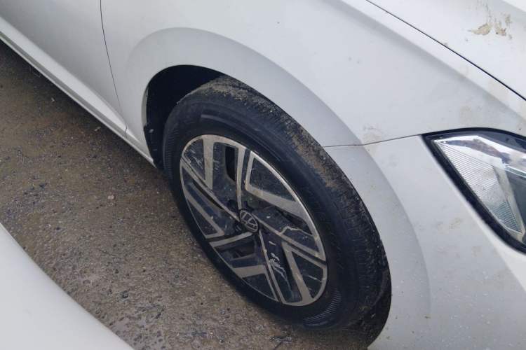 Used Volkswagen Sagitar 2023 300TSI DSG Excellence Edition Right Front Wheel Hub
