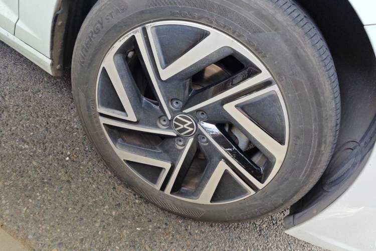 Used Volkswagen Sagitar 2023 300TSI DSG Excellence Edition Right Front Wheel Hub