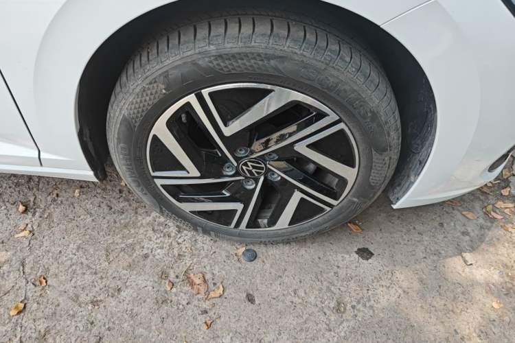 Used Volkswagen Sagitar 2023 300TSI DSG Excellence Edition Right Front Wheel Hub