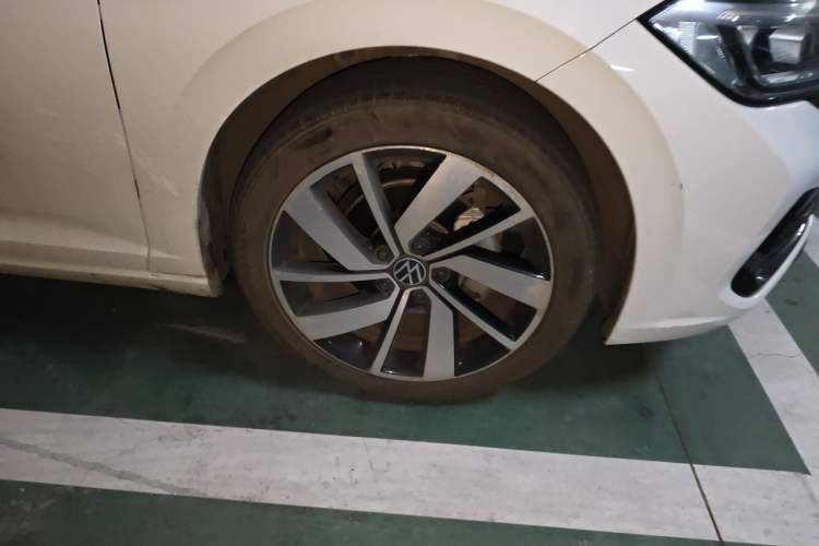 Used Volkswagen Sagitar 2023 300TSI DSG Excellence Edition Right Front Wheel Hub