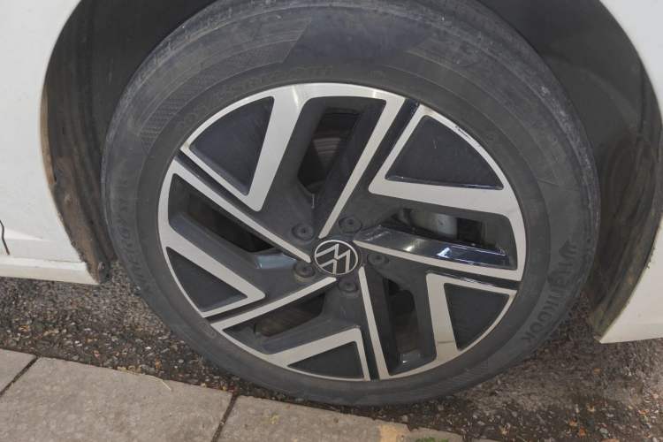 Used Volkswagen Sagitar 2023 280TSI DSG Excellence Plus Edition Right Front Wheel Hub