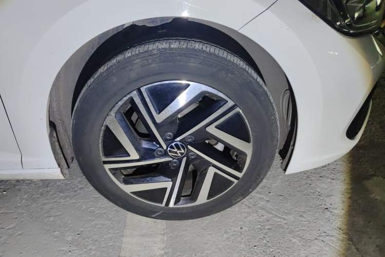 Used Volkswagen Sagitar 2023 280TSI DSG Excellence Plus Edition Right Front Wheel Hub
