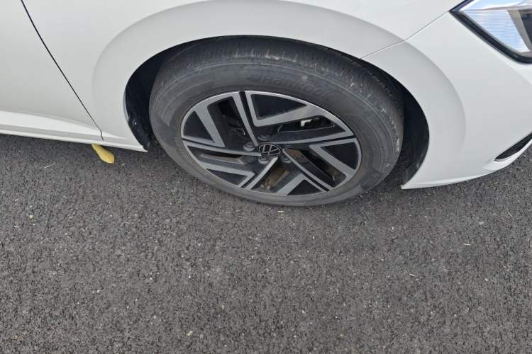 Used Volkswagen Sagitar 2023 300TSI DSG Excellence Edition Right Front Wheel Hub