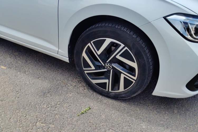 Used Volkswagen Sagitar 2023 300TSI DSG Excellence Edition Right Front Wheel Hub