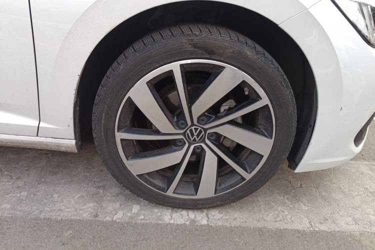 Used Volkswagen Sagitar 2023 300TSI DSG Excellence Edition Right Front Wheel Hub