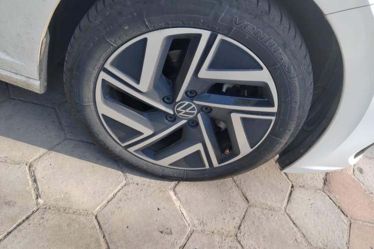 Used Volkswagen Sagitar 2023 300TSI DSG Excellence Edition Right Front Wheel Hub
