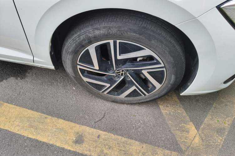Used Volkswagen Sagitar 2023 300TSI DSG Flyover Edition Right Front Wheel Hub