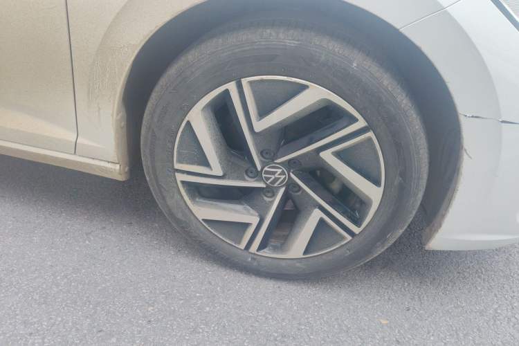Used Volkswagen Sagitar 2023 280TSI DSG Excellence Plus Edition Right Front Wheel Hub