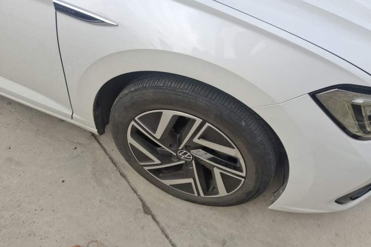 Used Volkswagen Sagitar 2023 300TSI DSG Excellence Edition Right Front Wheel Hub
