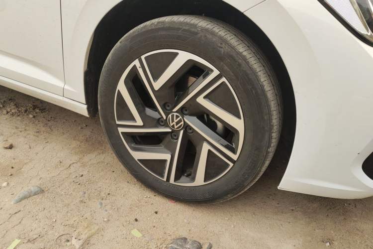 Used Volkswagen Sagitar 2023 300TSI DSG Excellence Edition Right Front Wheel Hub