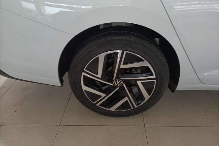 Used Volkswagen Sagitar 2023 280TSI DSG Beyond Lite Edition Right Rear Wheel Hub