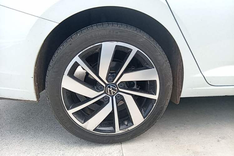 Used Volkswagen Sagitar 2023 300TSI DSG Excellence Edition Right Rear Wheel Hub