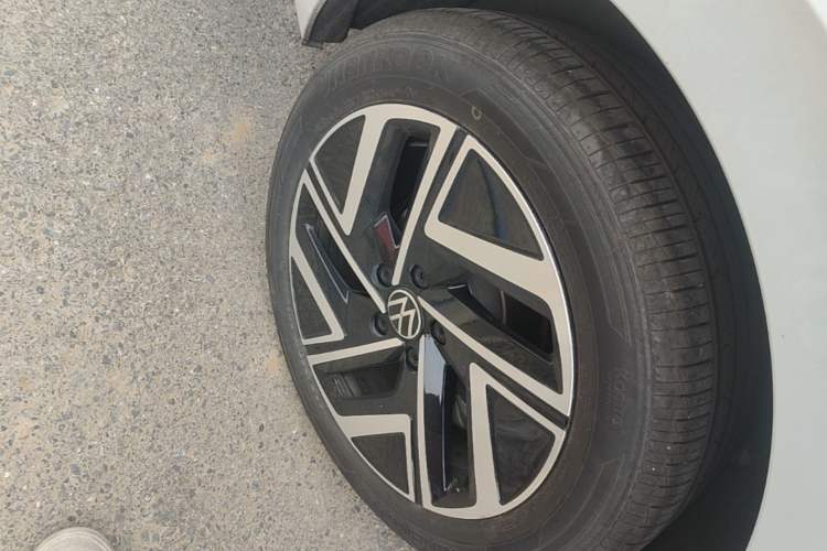 Used Volkswagen Sagitar 2023 300TSI DSG Excellence Edition Right Rear Wheel Hub