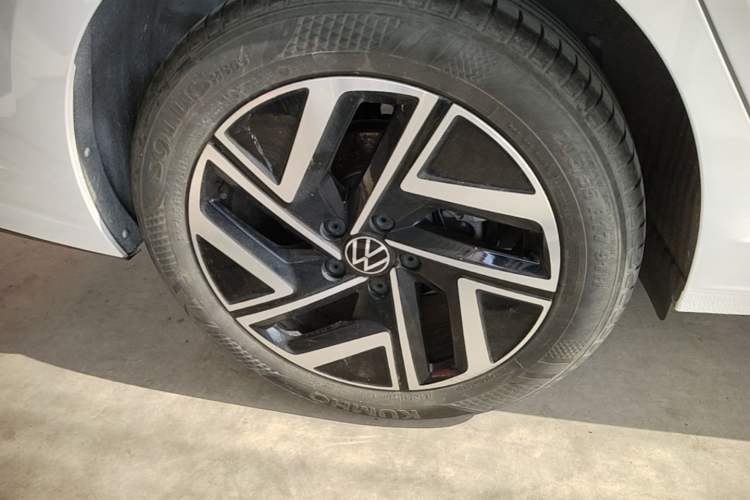 Used Volkswagen Sagitar 2023 300TSI DSG Excellence Edition Right Rear Wheel Hub