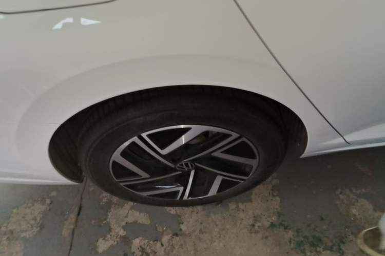 Used Volkswagen Sagitar 2023 300TSI DSG Excellence Edition Right Rear Wheel Hub