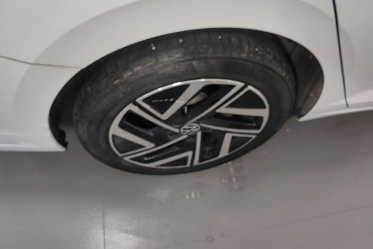 Used Volkswagen Sagitar 2023 280TSI DSG Beyond Lite Edition Right Rear Wheel Hub