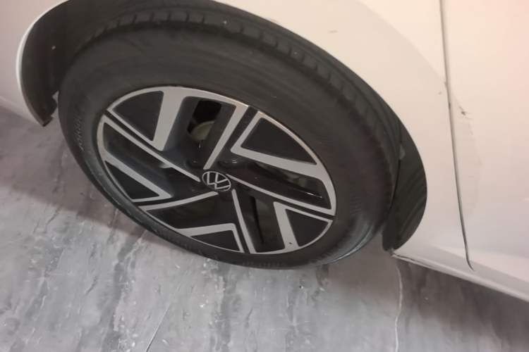 Used Volkswagen Sagitar 2023 300TSI DSG Excellence Edition Right Rear Wheel Hub