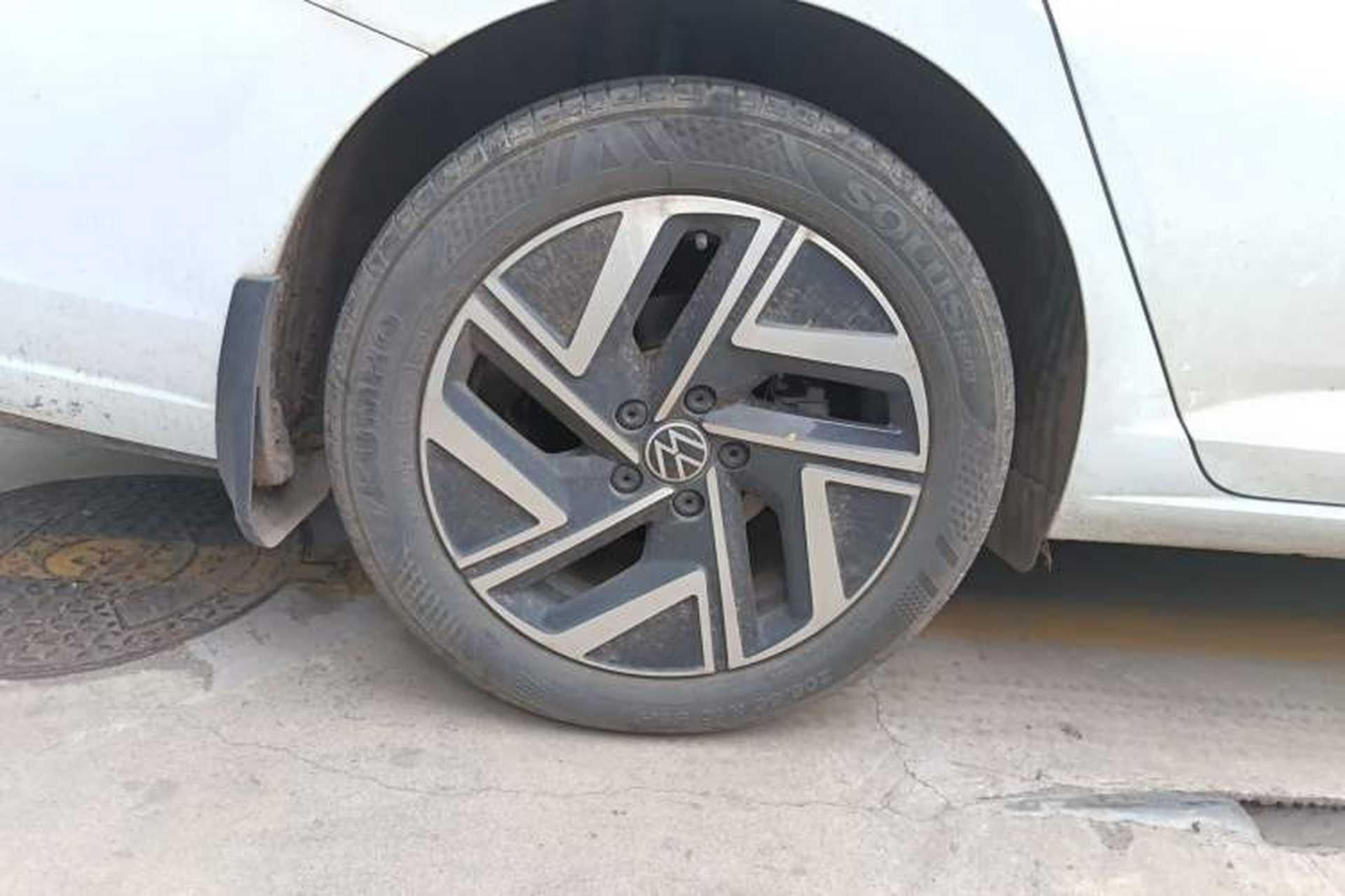 Used Volkswagen Sagitar 2023 300TSI DSG Excellence Edition Right Rear Wheel Hub