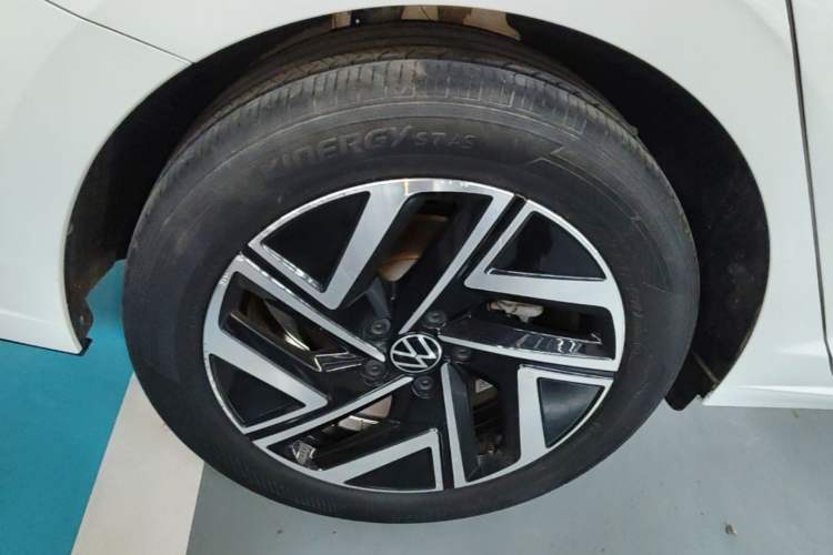 Used Volkswagen Sagitar 2023 280TSI DSG Beyond Lite Edition Right Rear Wheel Hub