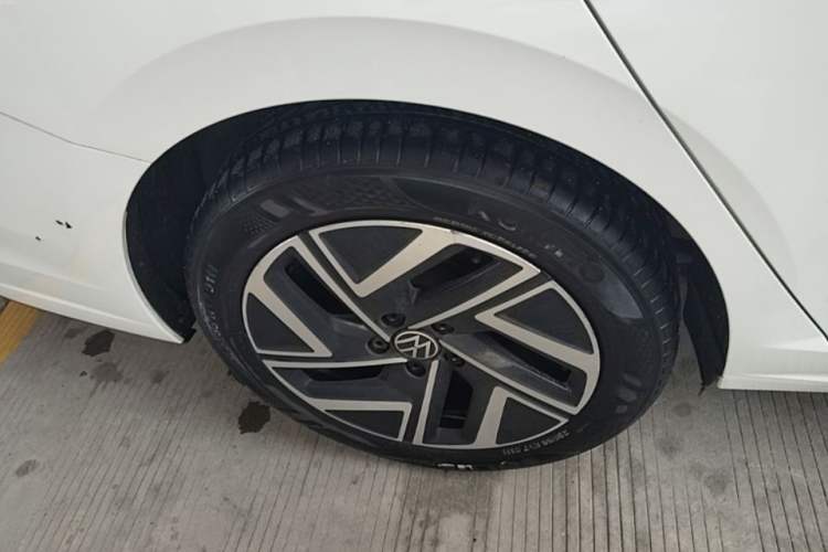 Used Volkswagen Sagitar 2023 300TSI DSG Excellence Edition Right Rear Wheel Hub