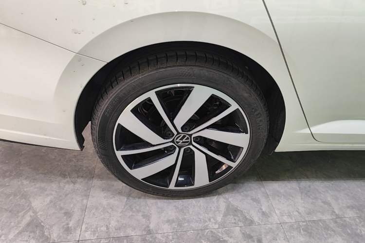 Used Volkswagen Sagitar 2023 300TSI DSG Excellence Edition Right Rear Wheel Hub
